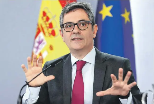 BOLAÑOS PRESIONA A PERELLÓ CON UNA CASCADA DE CARTAS