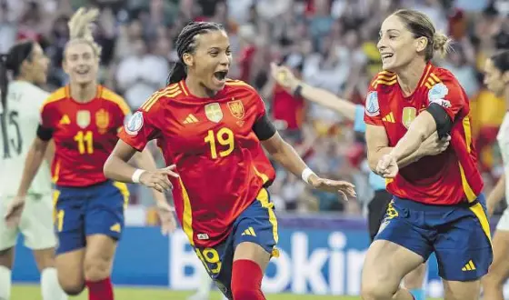 ESPAÑA ILUSIONA EN LA EUROCOPA
