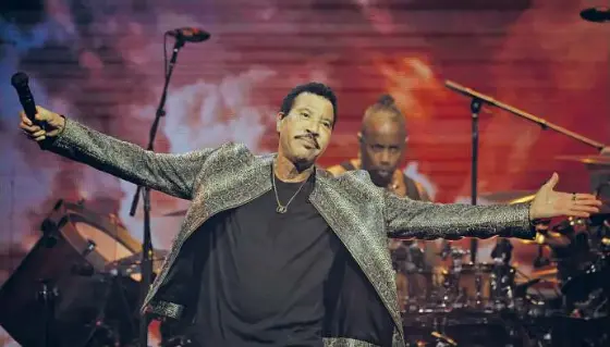 LIONEL RICHIE CONQUISTA A CORUÑA