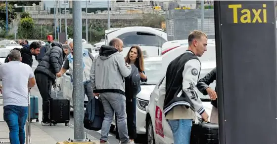 COLAS ETERNAS POR LOS TAXIS EN ALVEDRO