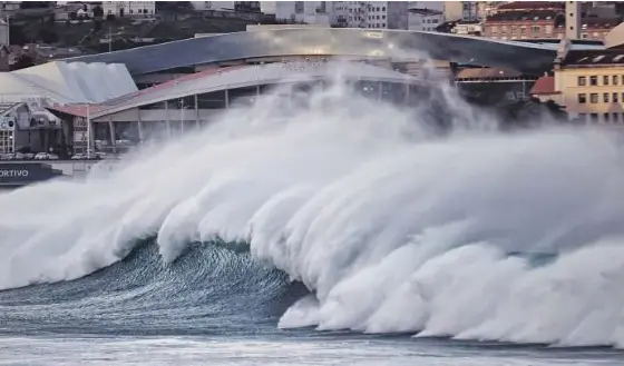 OLAS AMENAZADORAS EN RIAZOR
