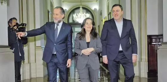 ACUERDO A TRES BANDAS PARA RIAZOR