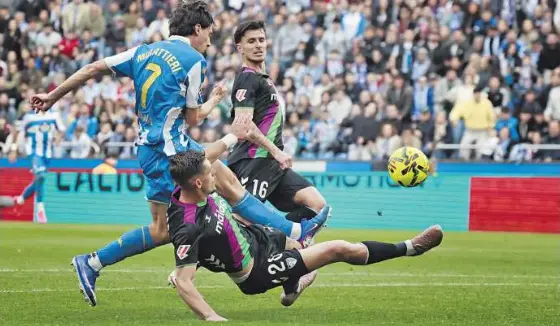 EL DÉPOR MERECIÓ MÁS ANTE EL MÁLAGA