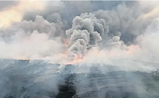 DOS MUERTOS EN EL PEOR INCENDIO DEL VERANO