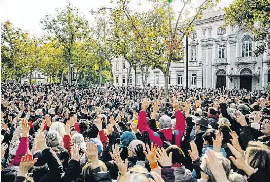 PROTESTA ANTE LA SEDE DEL TS