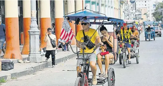 CUBA NEGOCIA UNA SALIDA CON EE.UU.