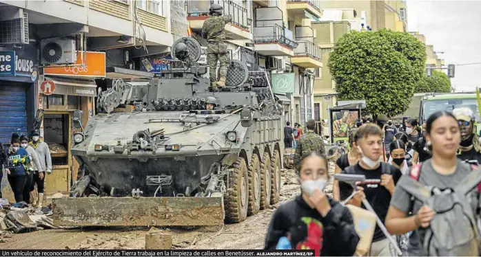 LOS BLINDADOS DEL EJÉRCITO YA OPERAN EN VALENCIA