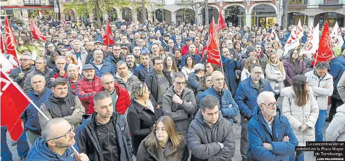 CONCENTRACIÓN EN TORRELAVEGA CONTRA LOS DESPIDOS EN SOLVAY