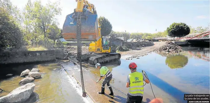 RETIRADAS LAS DOS COMPUERTAS DEL ANILLO NAVEGABLE