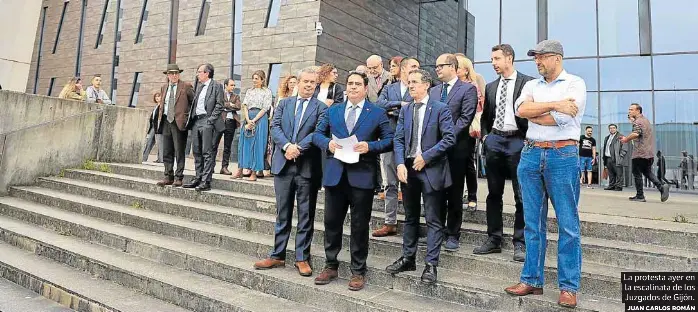 JUECES Y FISCALES PIDEN EL FIN DE LAS PRESIONES