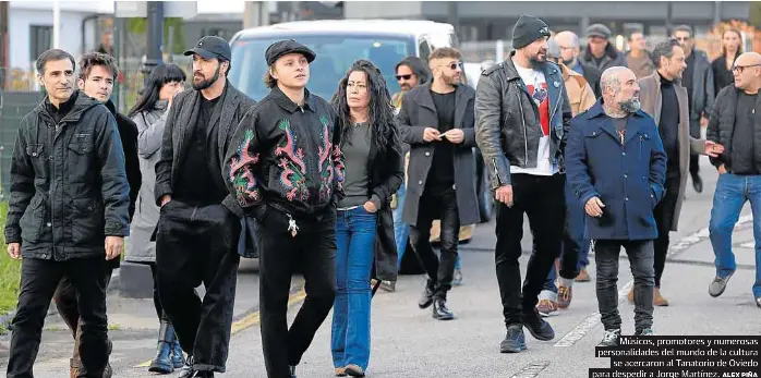 UNA MULTITUD DESPIDE A JORGE ILEGAL