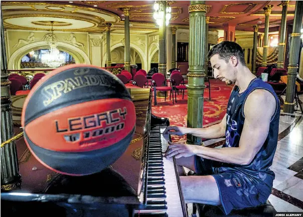 UN PIANISTA DE CASI DOS METROS