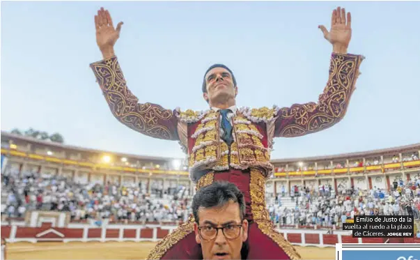 EMILIO DE JUSTO SALE A HOMBROS DE SU PLAZA