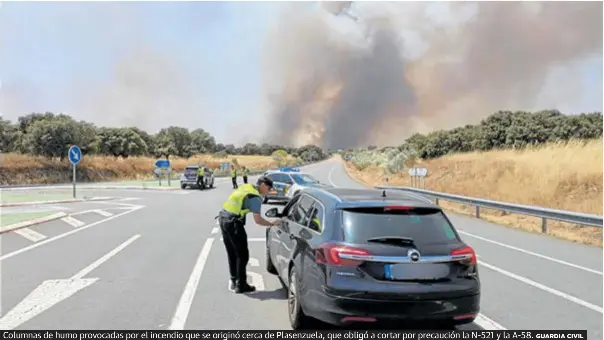 UN INCENDIO EN PLASENZUELA OBLIGA A CORTAR DOS CARRETERAS