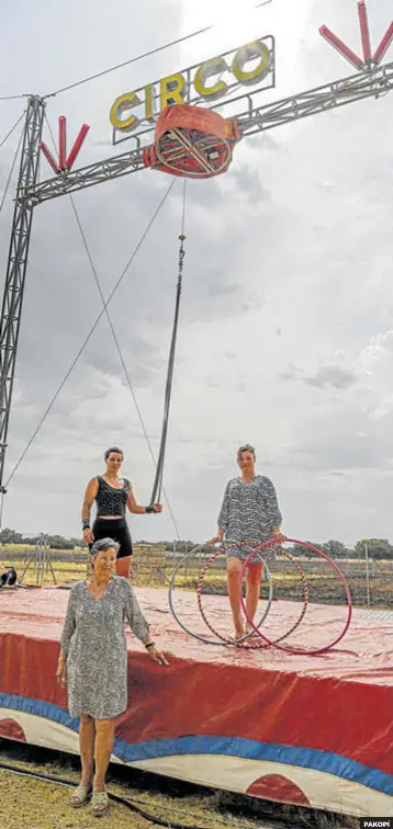 UN CIRCO ‘APARCADO‘ ENTRE CÁCERES Y BADAJOZ