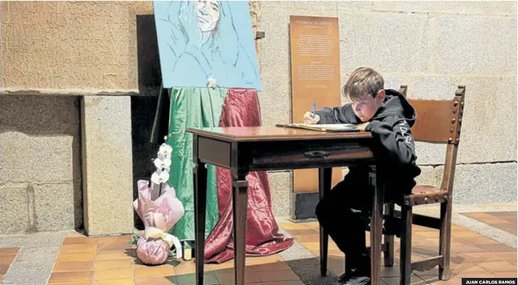 PLASENCIA LLORA A SU POETA