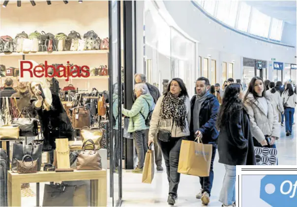 LAS REBAJAS ARRANCAN CON COLAS PERO SIN AGOBIOS