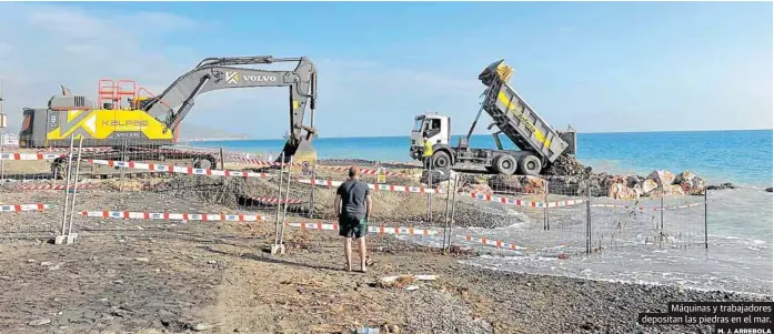 DIECISÉIS METROS DE ESPIGÓN EN EL MAR