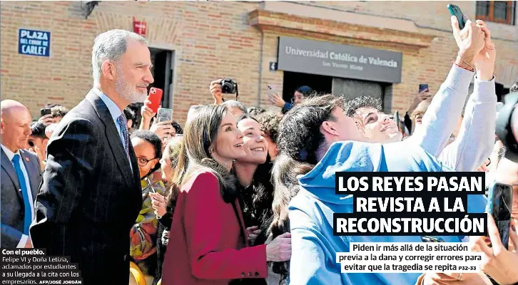 LOS REYES PASAN REVISTA A LA RECONSTRUCCIÓN