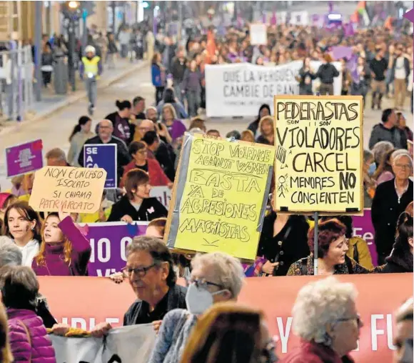 CLAMOR EN LAS CALLES CONTRA LA VIOLENCIA MACHISTA