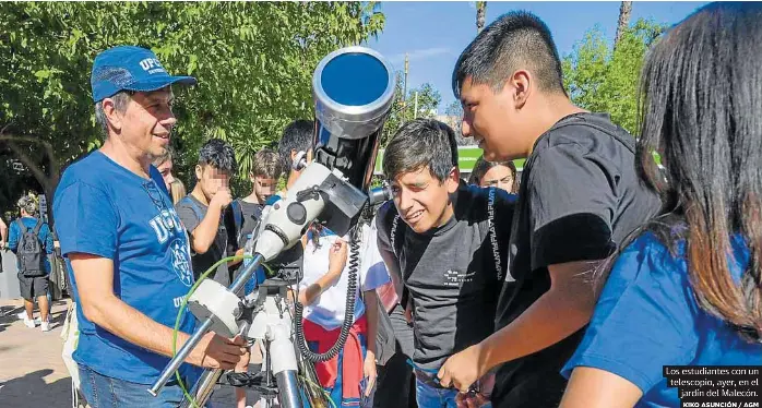 PASIÓN POR LA CIENCIA EN EL MALECÓN