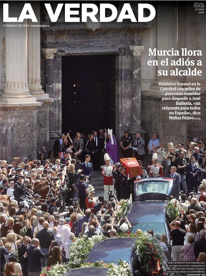 MURCIA LLORA EN EL ADIÓS A SU ALCALDE