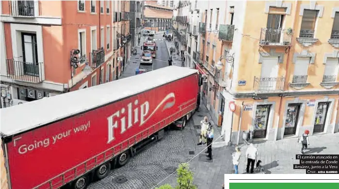 UN TRÁILER ATASCA EL TRÁFICO JUNTO A PLATERÍAS