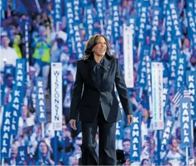 KAMALA HARRIS SE CORONA EN MEDIO DE LA EUFORIA DEMÓCRATA