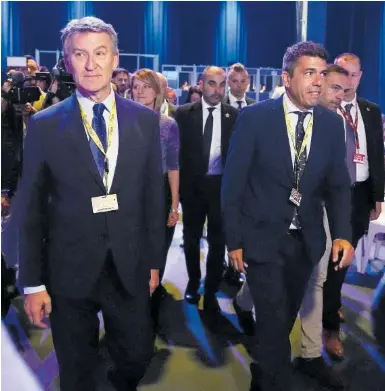 FEIJÓO DESFILA CON MAZÓN EN EL CONGRESO DEL PPE