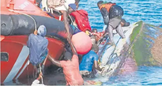 MORIR EN EL CAYUCO AL LLEGAR A PUERTO