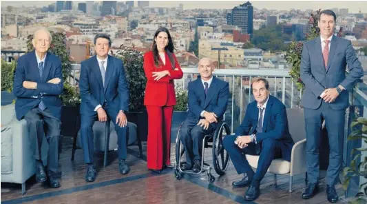 LAS MANOS QUE MUEVEN EL LADRILLO ESPAÑOL.