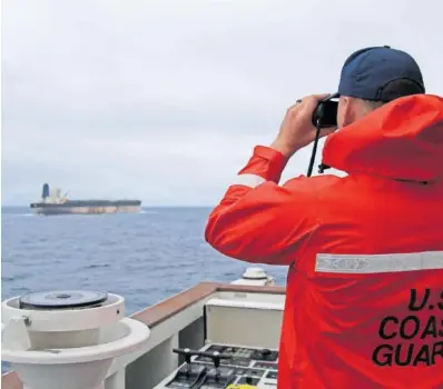 TRUMP DESAFÍA A PUTIN AL INTERCEPTAR UN PETROLERO RUSO