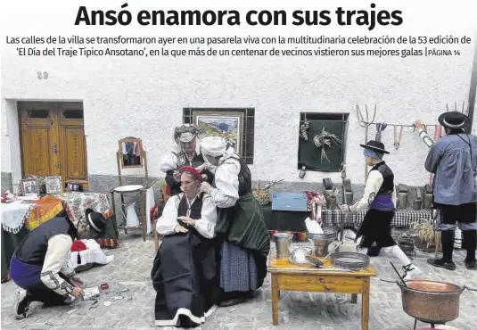 ANSÓ ENAMORA CON SUS TRAJES