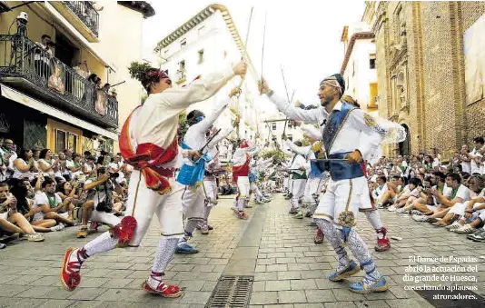 LOS DANZANTES EMOCIONAN EN SAN LORENZO