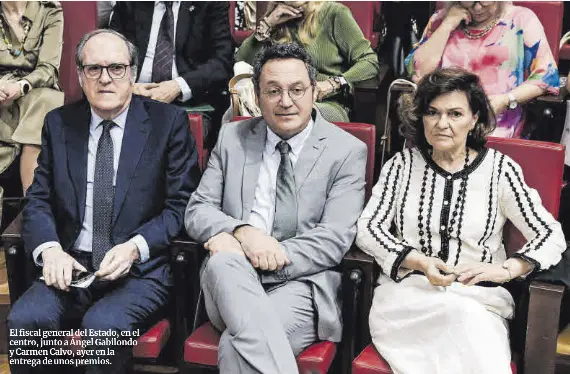 EL FISCAL GENERAL SE AFERRA AL CARGO