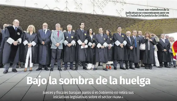 BAJO LA SOMBRA DE LA HUELGA