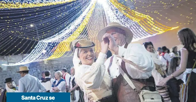 SANTA CRUZ SE VA DE PARRANDA