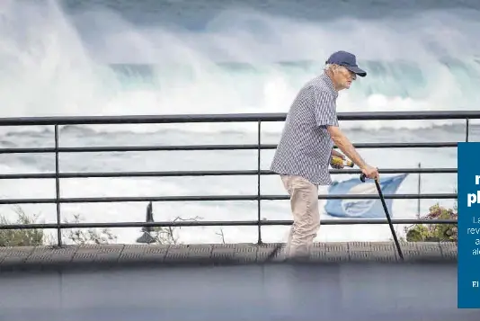 OLAS DE TRES METROS CIERRAN PLAYAS Y PISCINAS
