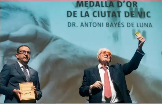 VIC RECONEIX LA TRAJECTÒRIA D’ANTONI BAYÉS
