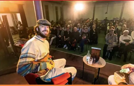 EL FENOMEN DAVID UCLÉS OMPLE EL CASINO DE VIC