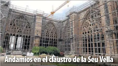 ANDAMIOS EN EL CLAUSTRO DE LA SEU VELLA