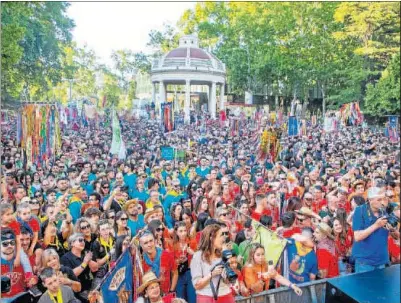 UN MULTITUDINARIO CARAGOLASSO ABRE EL APLEC