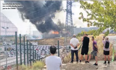 ESPECTACULAR FUEGO EN UNA FIRMA DEL CAMÍ DELS FRARES