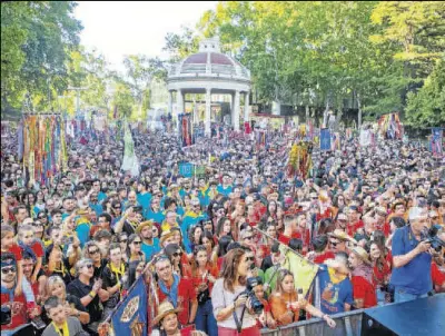 UN MULTITUDINARI CARAGOLASSO OBRE L’APLEC