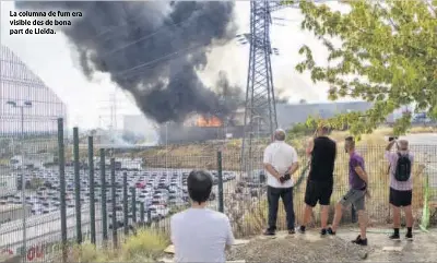 ESPECTACULAR FOC EN UNA FIRMA DEL CAMÍ DELS FRARES