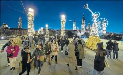 EL PUENTE PRENAVIDEÑO LLENA LAS CALLES DE ZARAGOZA