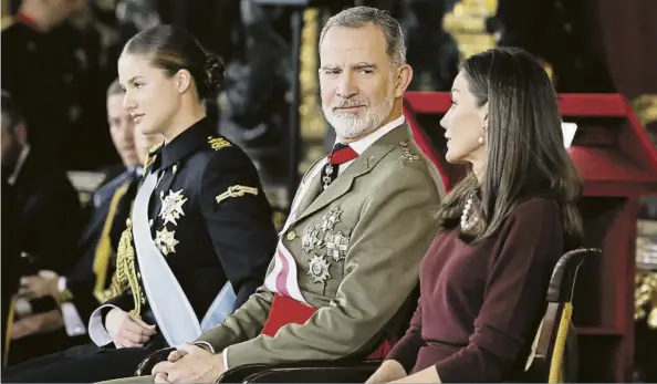 ELOGI REIAL A LA TASCA MILITAR PER LA DANA