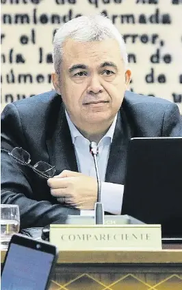 CERDÁN ES PRESENTA COM A VÍCTIMA