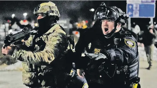 UNA POLICIA AMB LLICÈNCIA PER MATAR