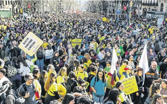 ELS PROFESSORS EXIGEIXEN COBRAR UN 25% MÉS